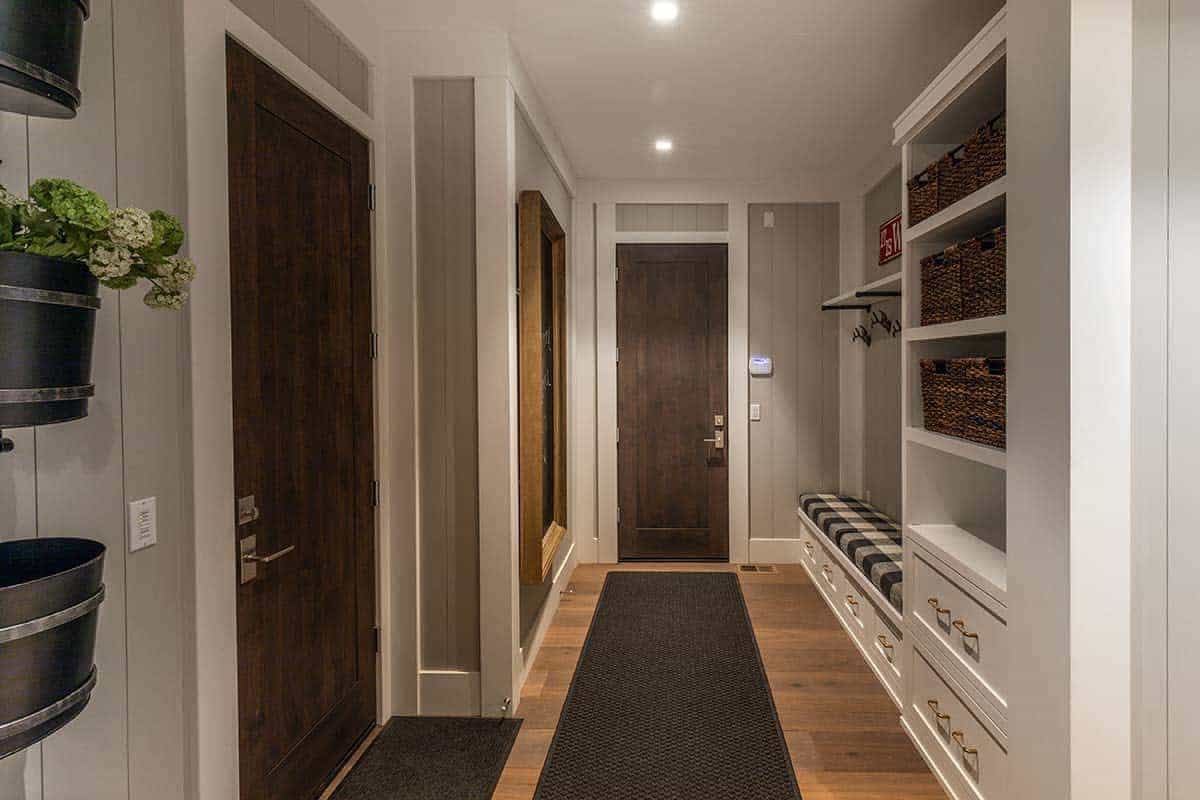 contemporary-mudroom