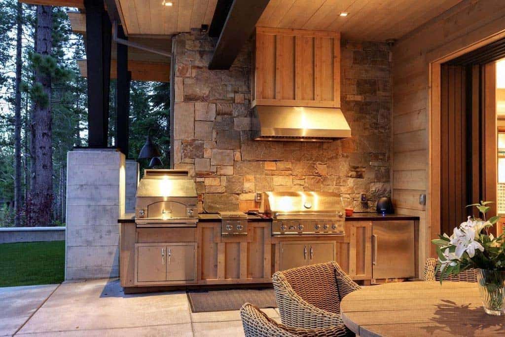 contemporary-mountain-home-patio