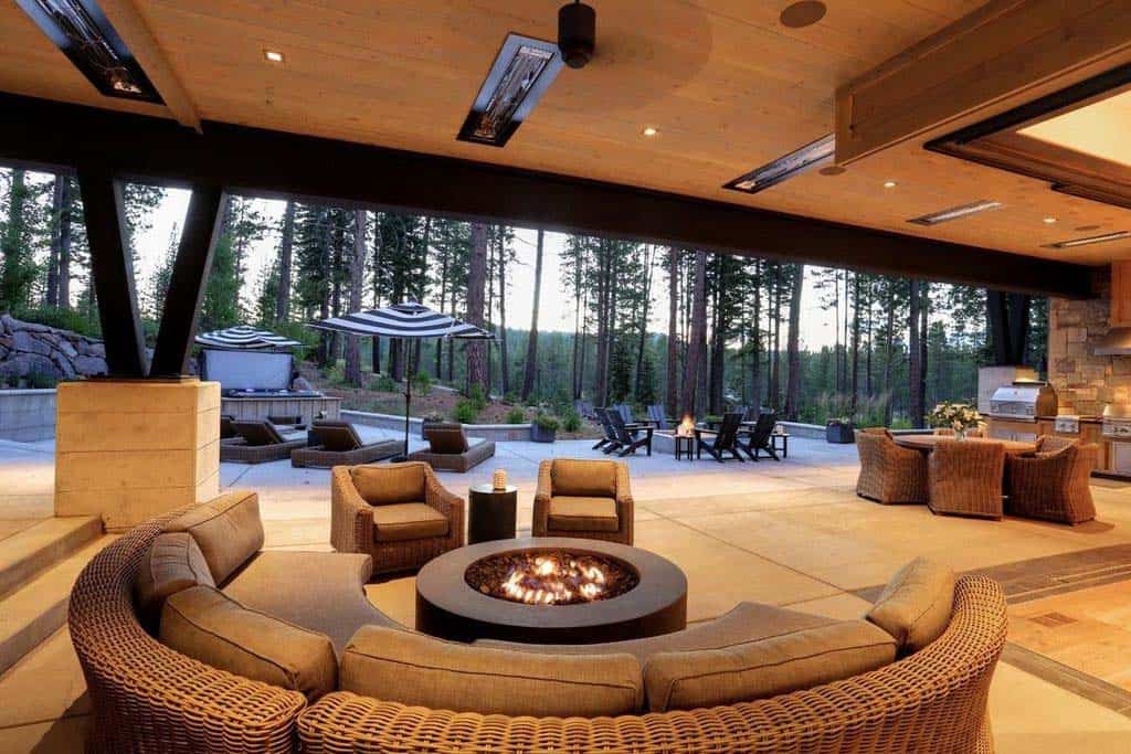 contemporary-mountain-home-patio