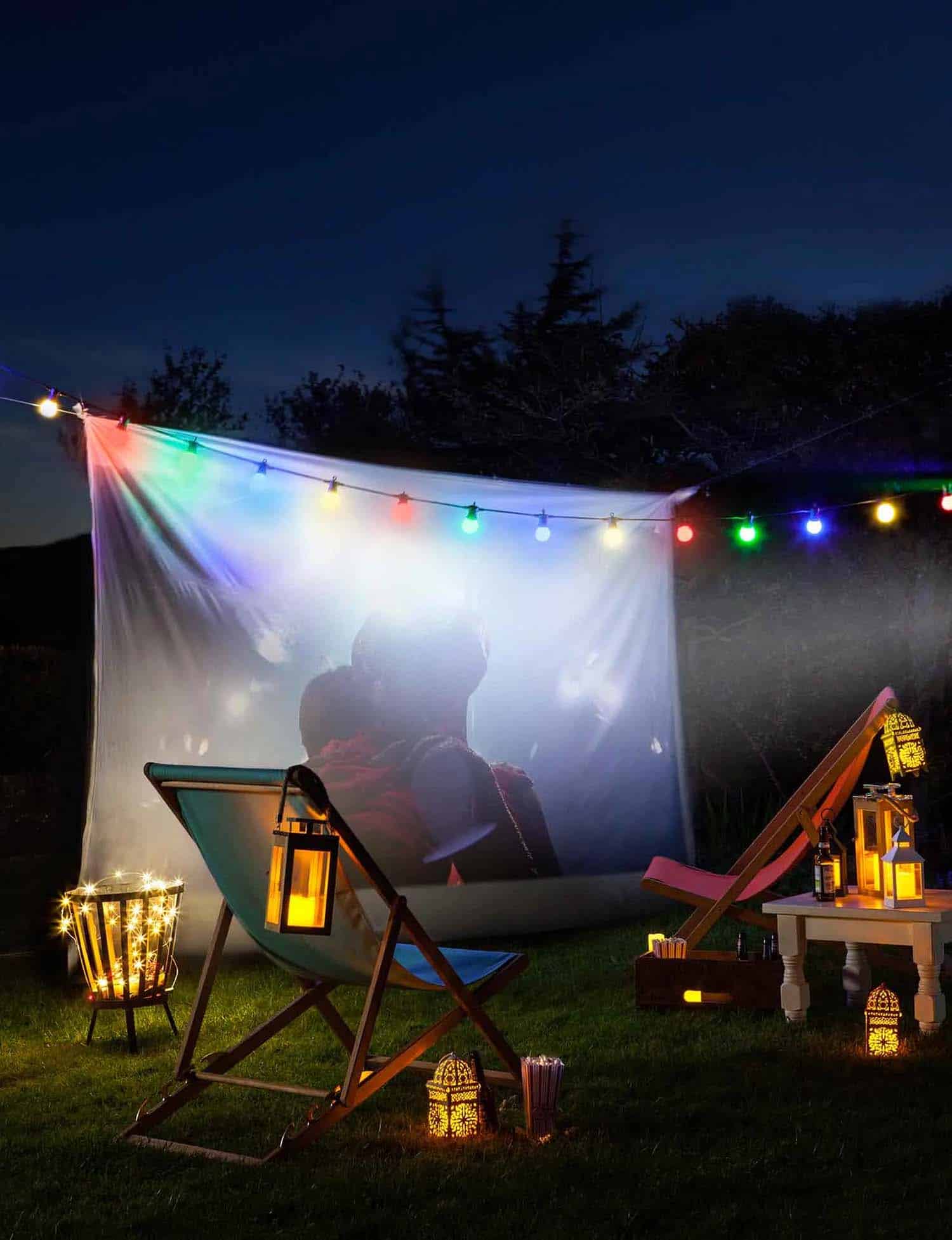 summer-garden-party-idea-movie-night