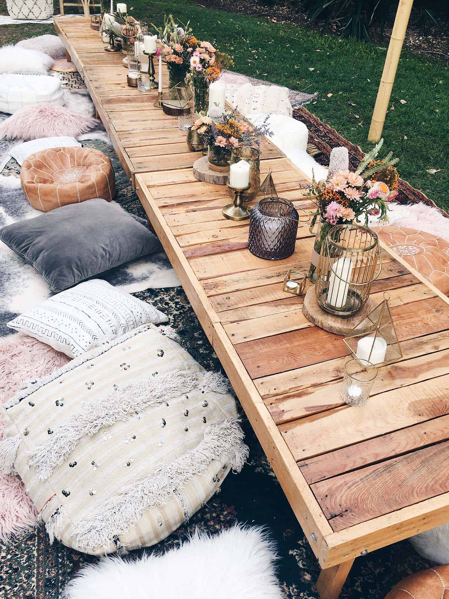 summer-garden-party-idea-pillows-casual-bohemian