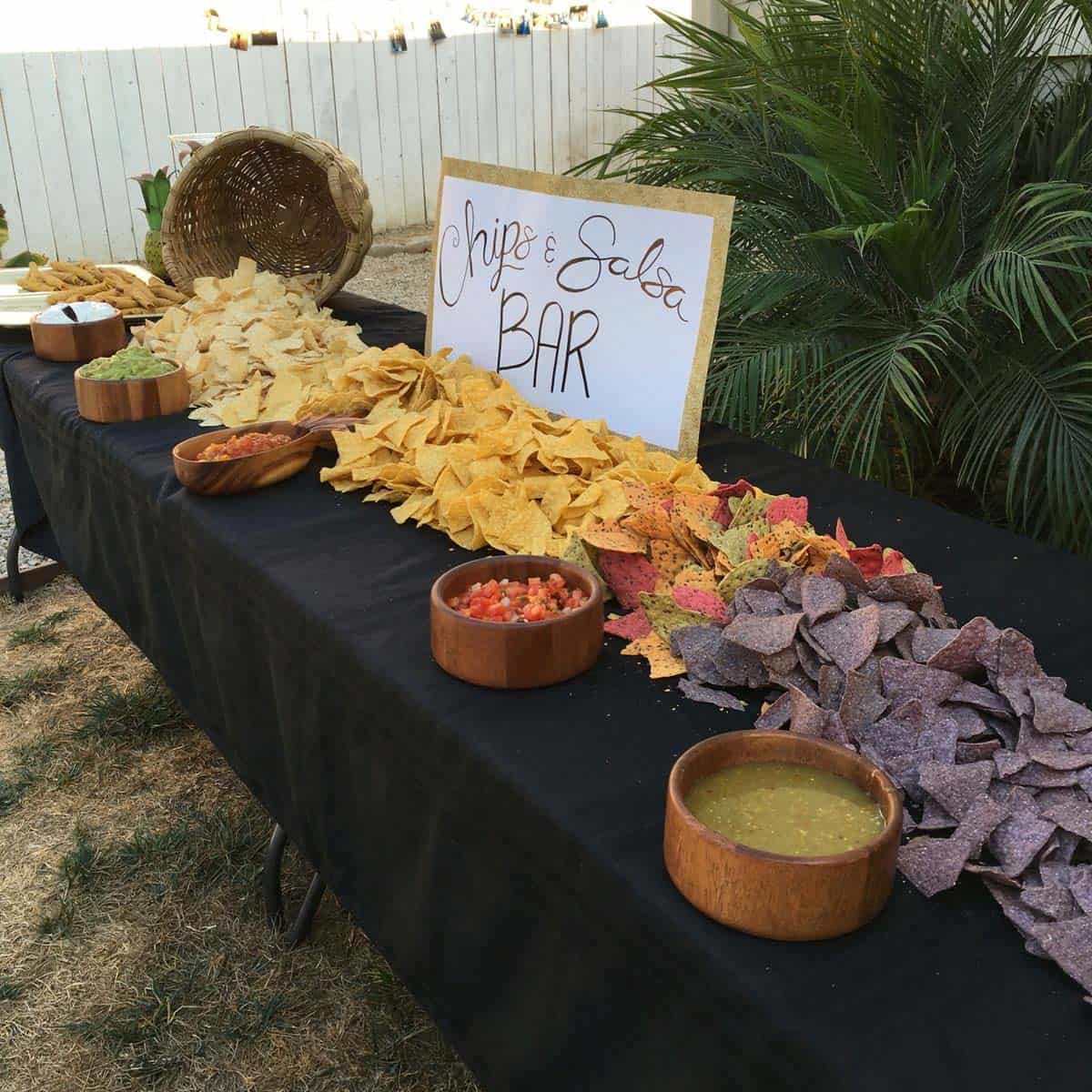 summer-garden-party-idea-chips-salsa-bar-