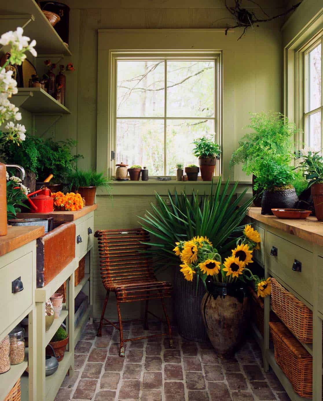 inspiring-potting-shed-storage-idea