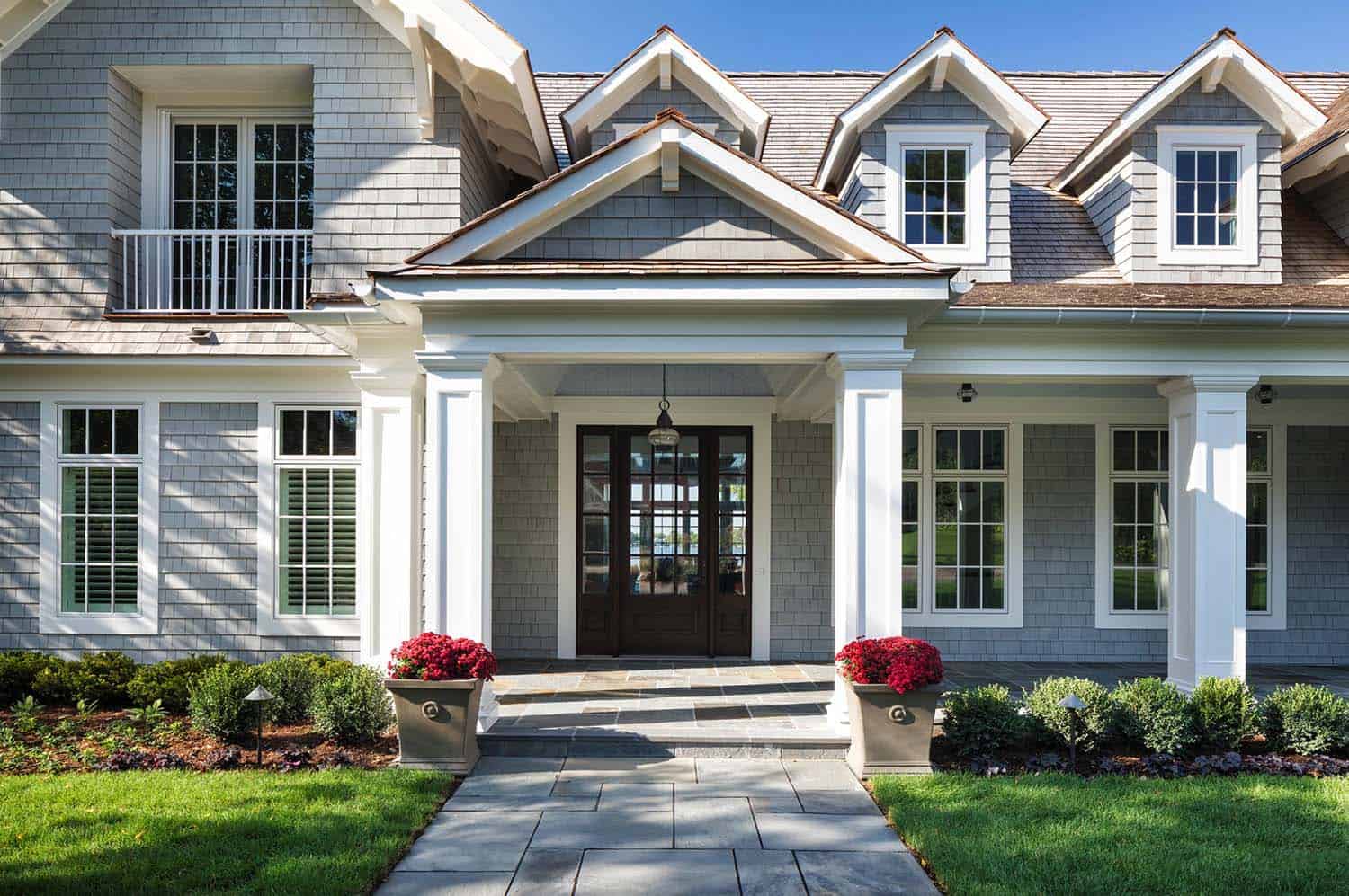 beach-house-traditional-exterior