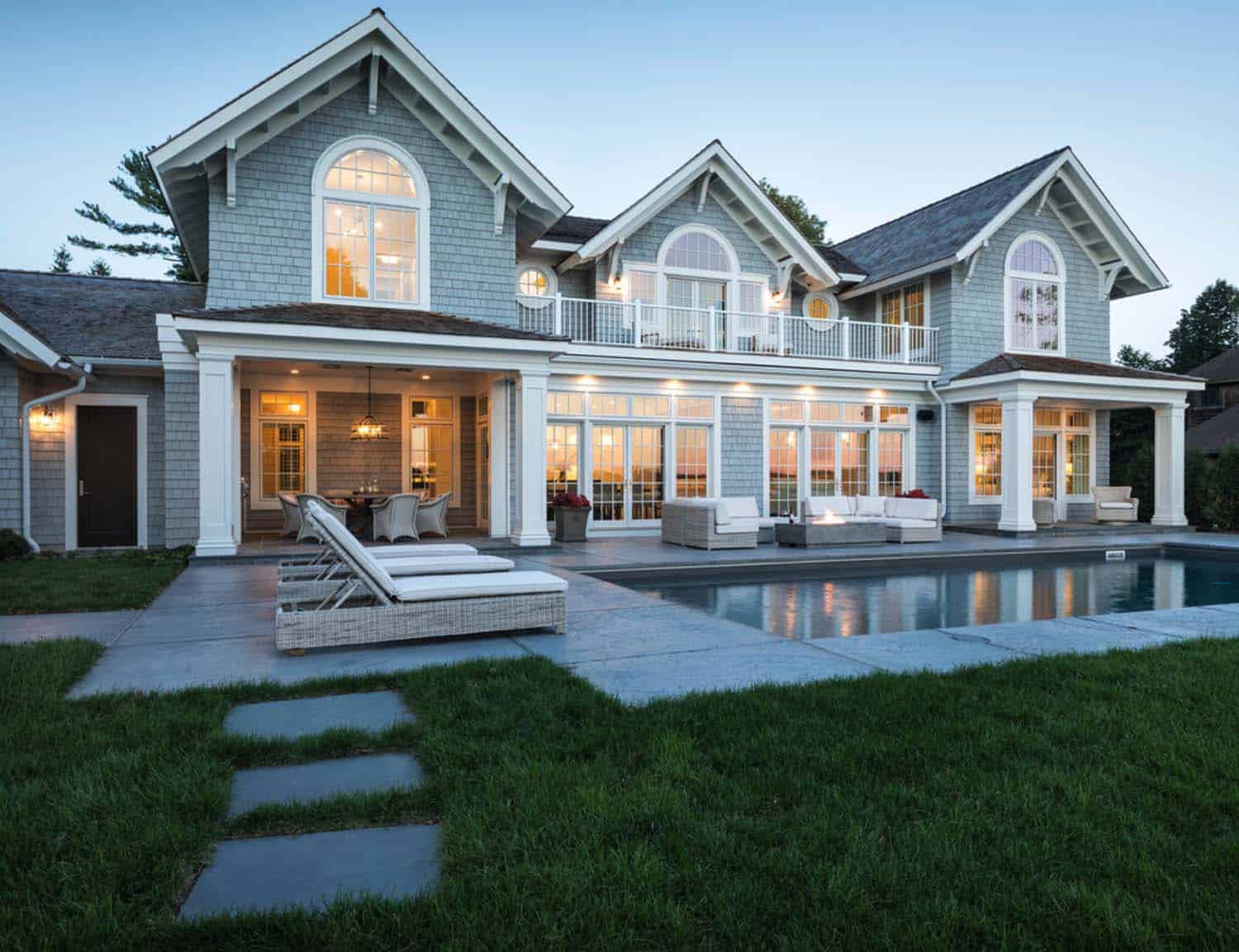 beach-house-traditional-exterior