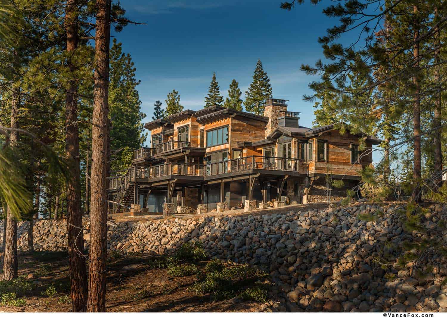 modern-rustic-mountain-home-exterior