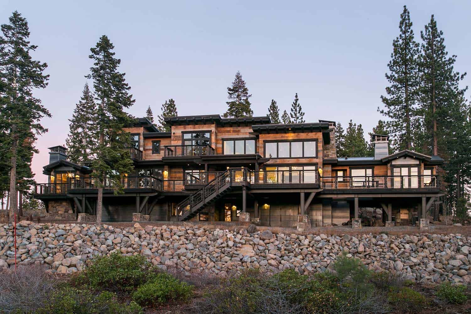 modern-rustic-mountain-home-exterior