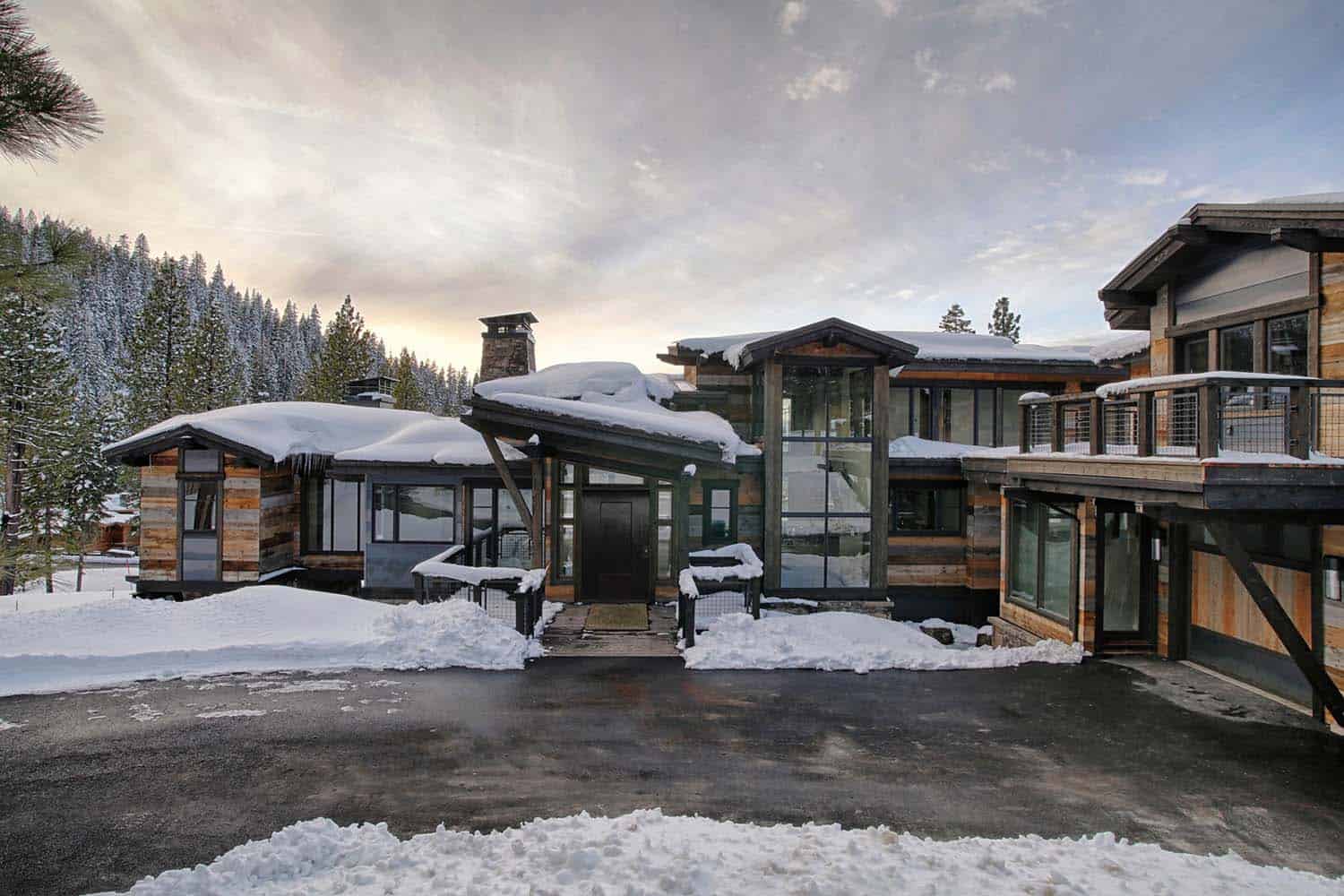 modern-rustic-mountain-home-exterior