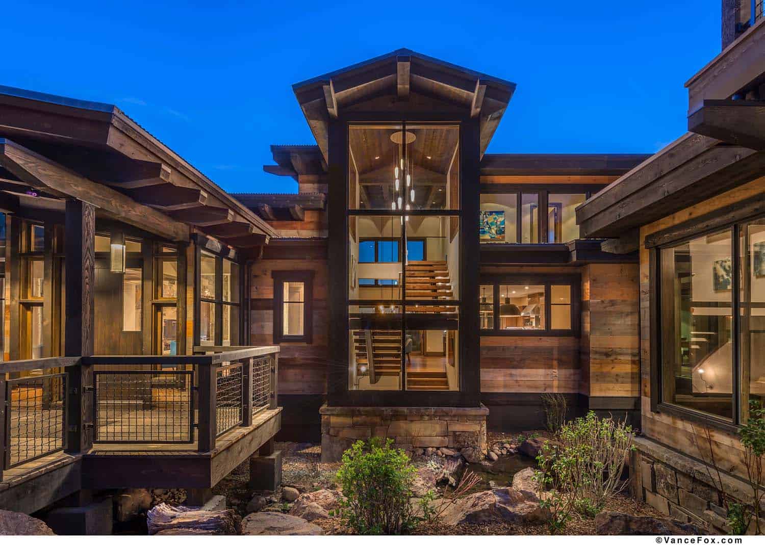 modern-rustic-mountain-home-exterior