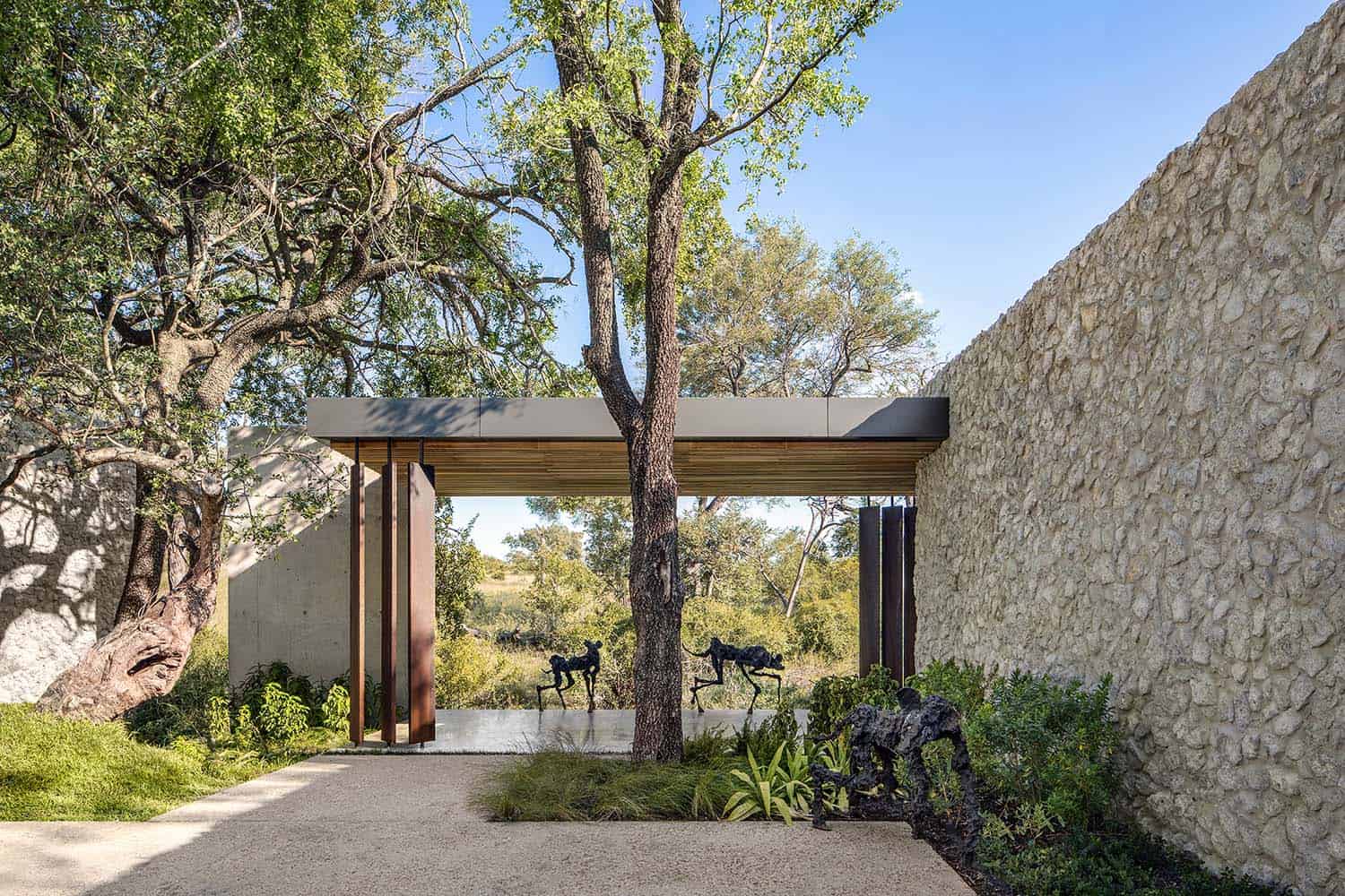 cheetah-plains-game-lodge-exterior