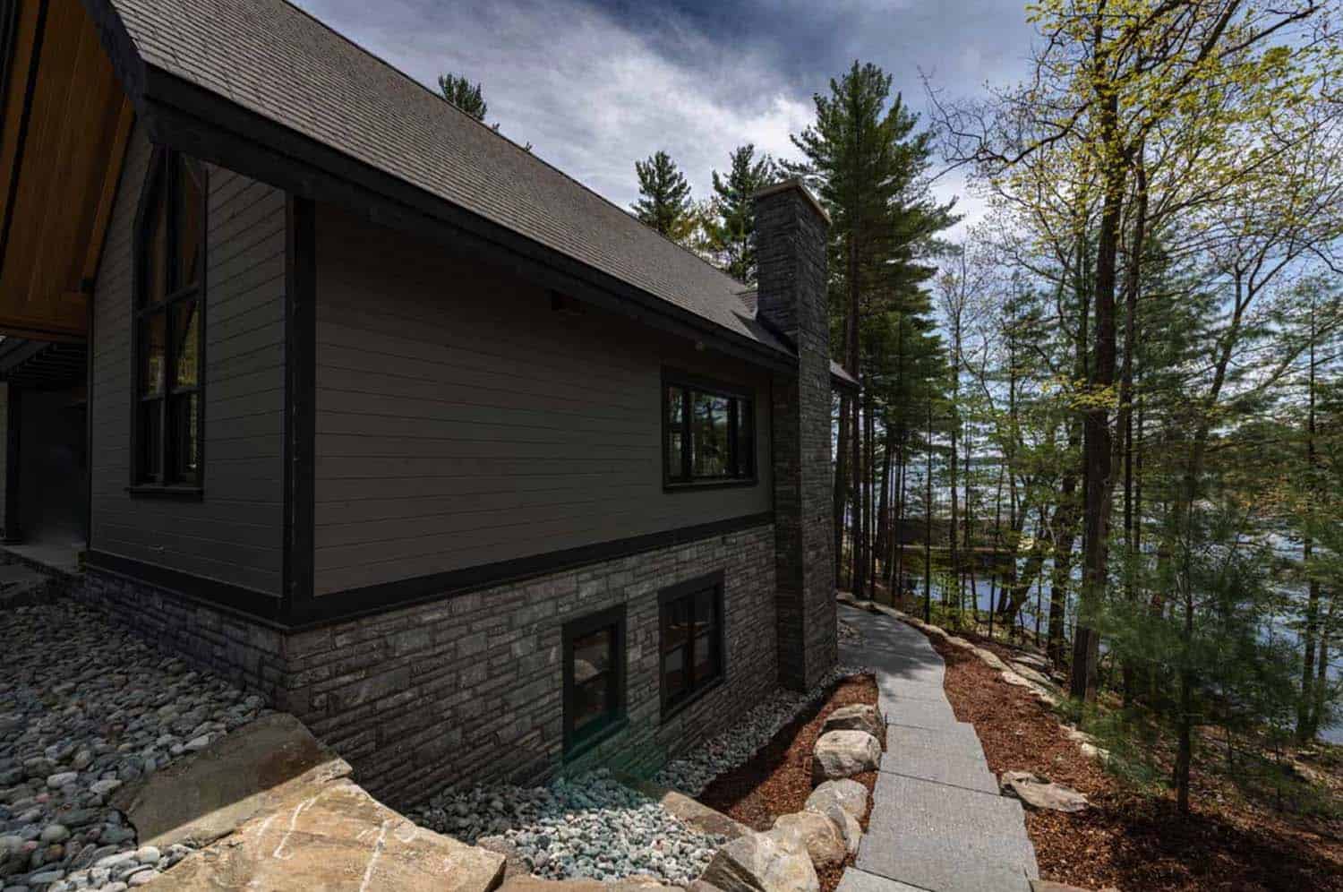 contemporary-lake-house-exterior