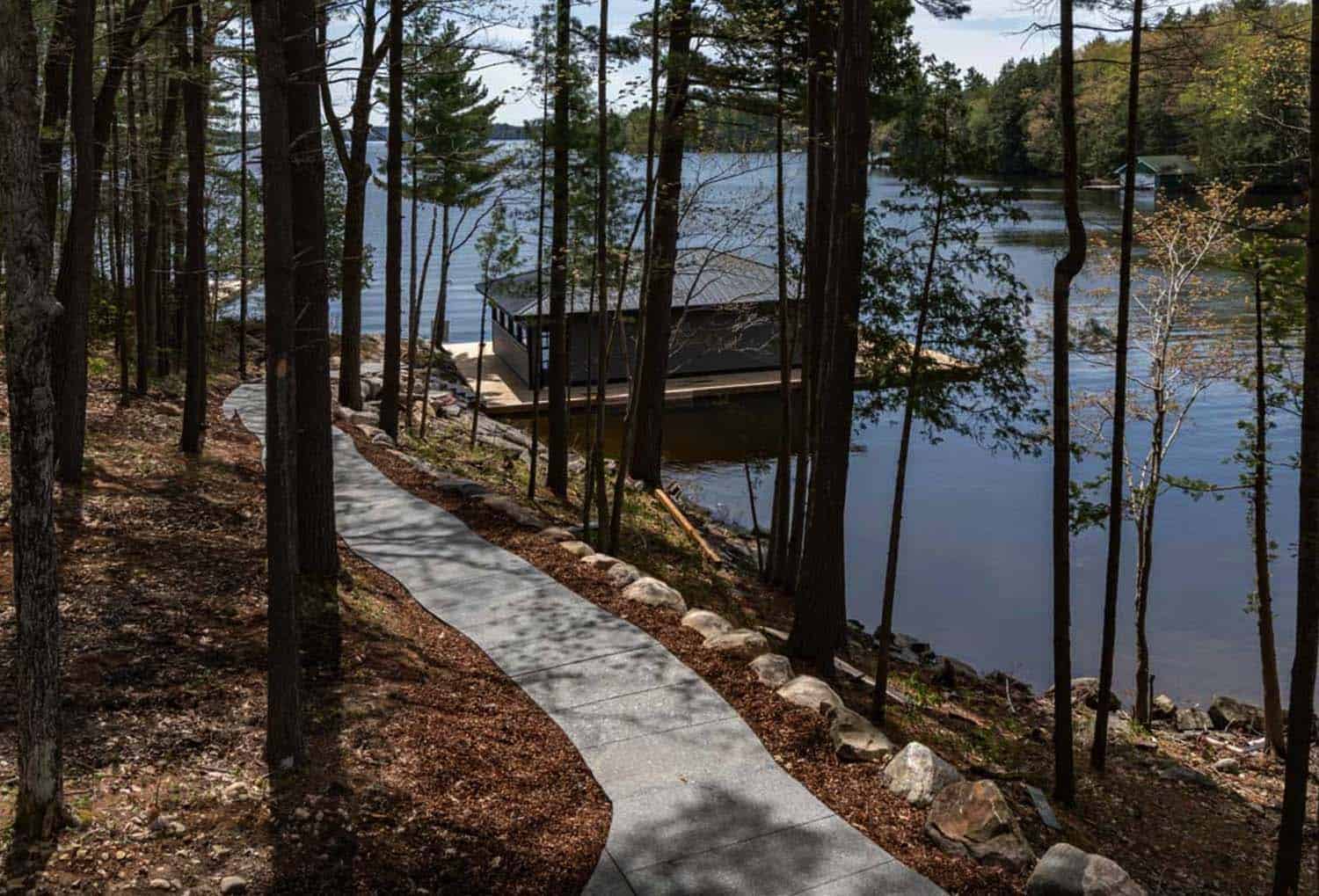 contemporary-lake-house-boathouse