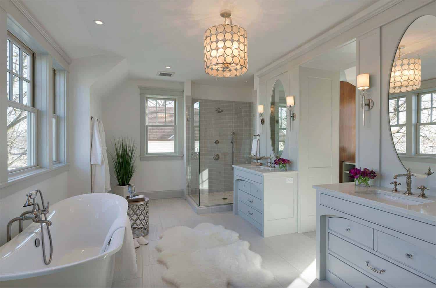 lake-cottage-beach-style-bathroom