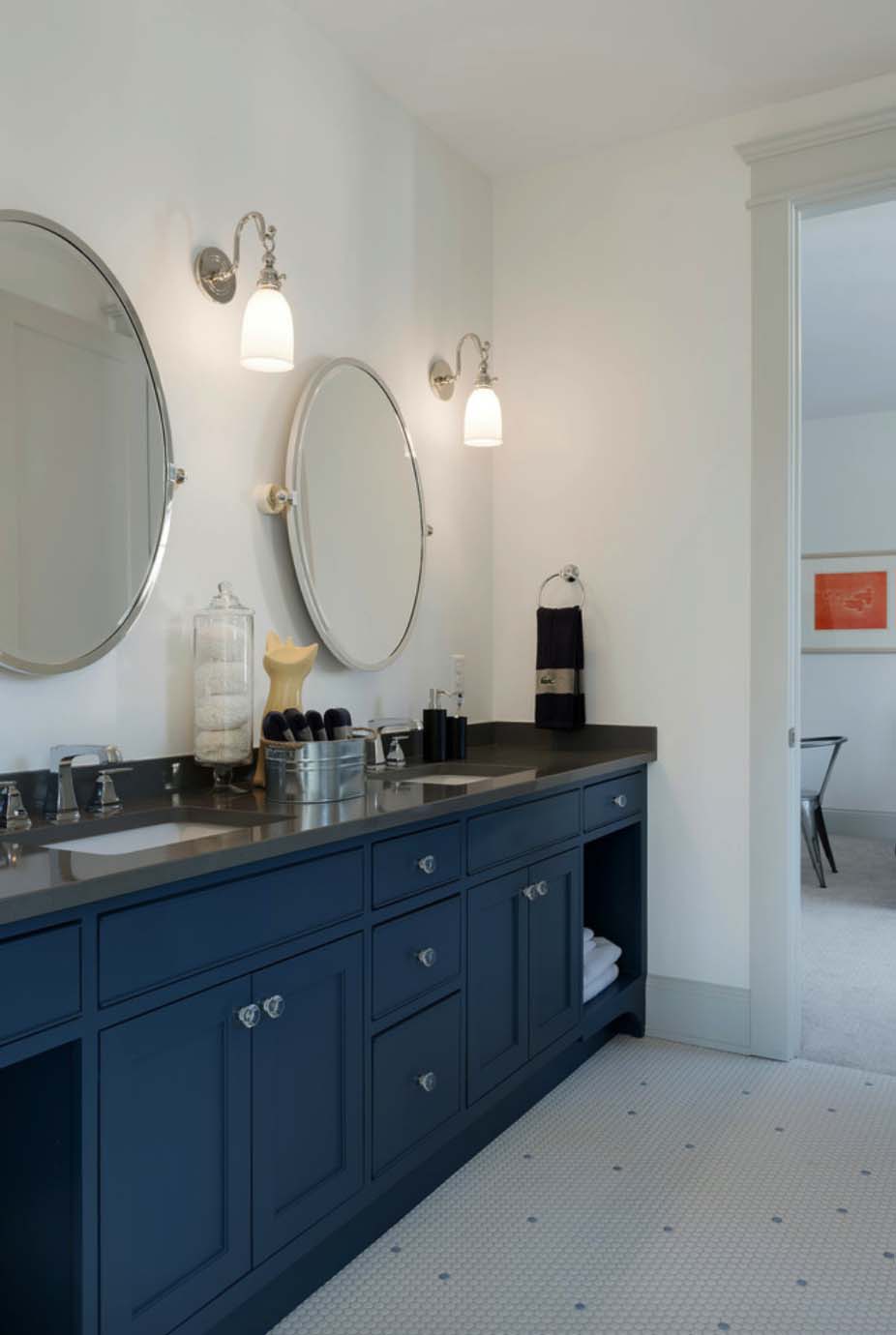 lake-cottage-beach-style-bathroom