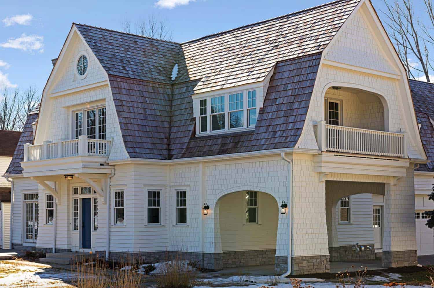 lake-cottage-beach-style-exterior