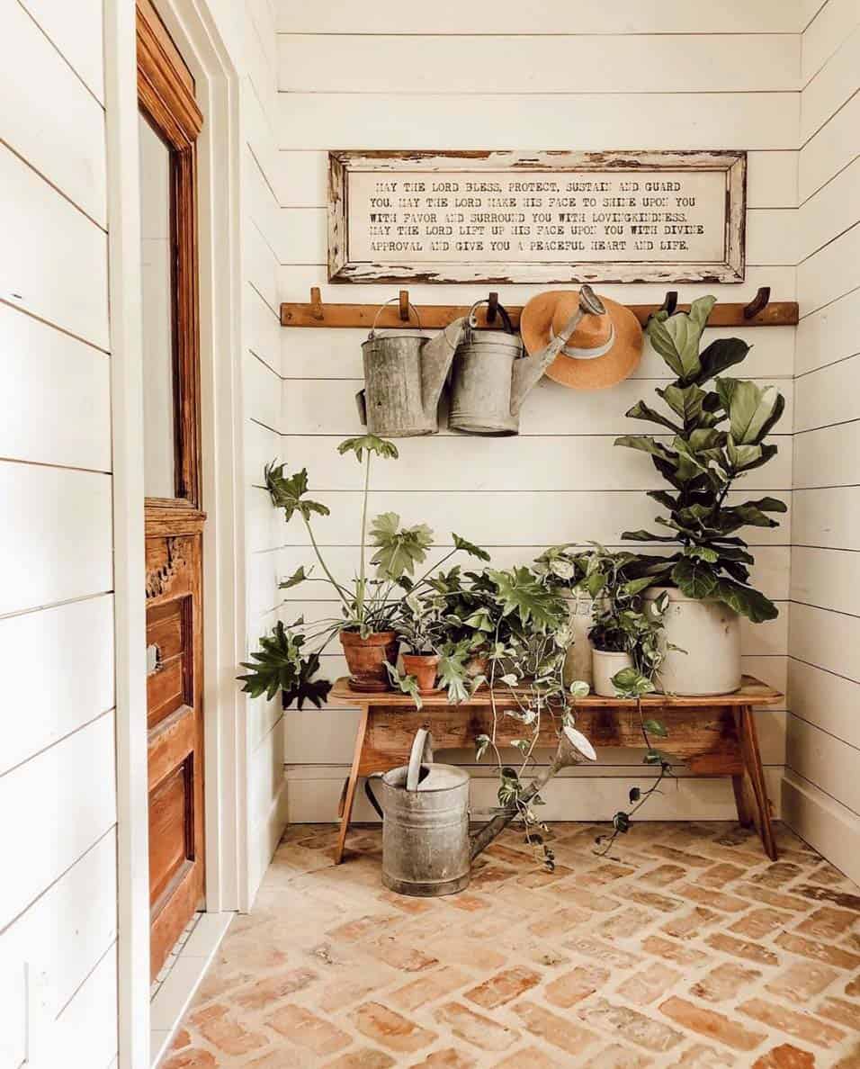 farmhouse-entryway-decorating-ideas