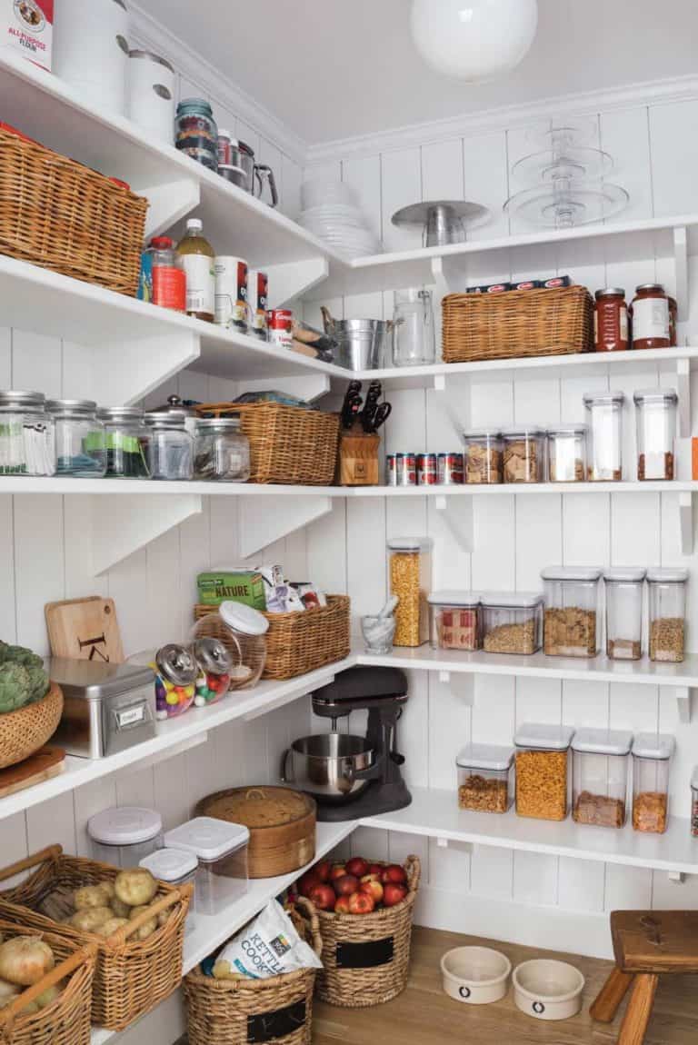 30+ Clever Farmhouse Style Kitchen Pantry Ideas For Organization