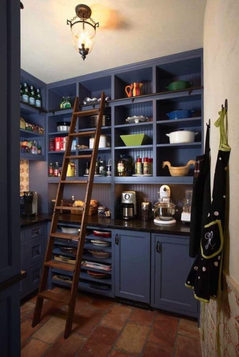 30+ Clever Farmhouse Style Kitchen Pantry Ideas For Organization