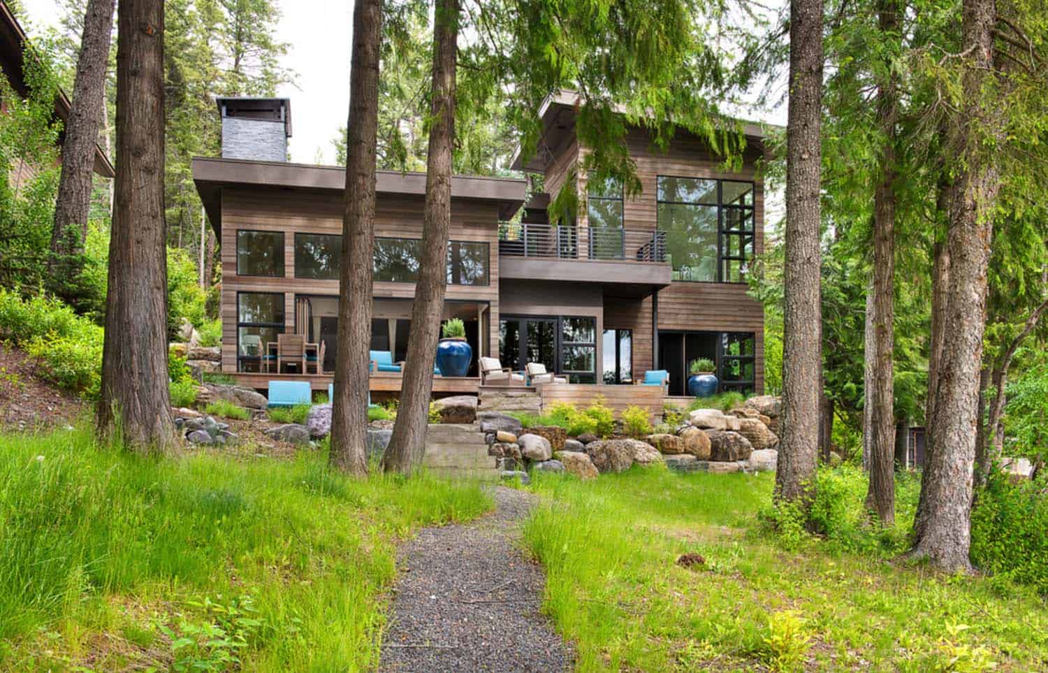 modern-lake-house-exterior