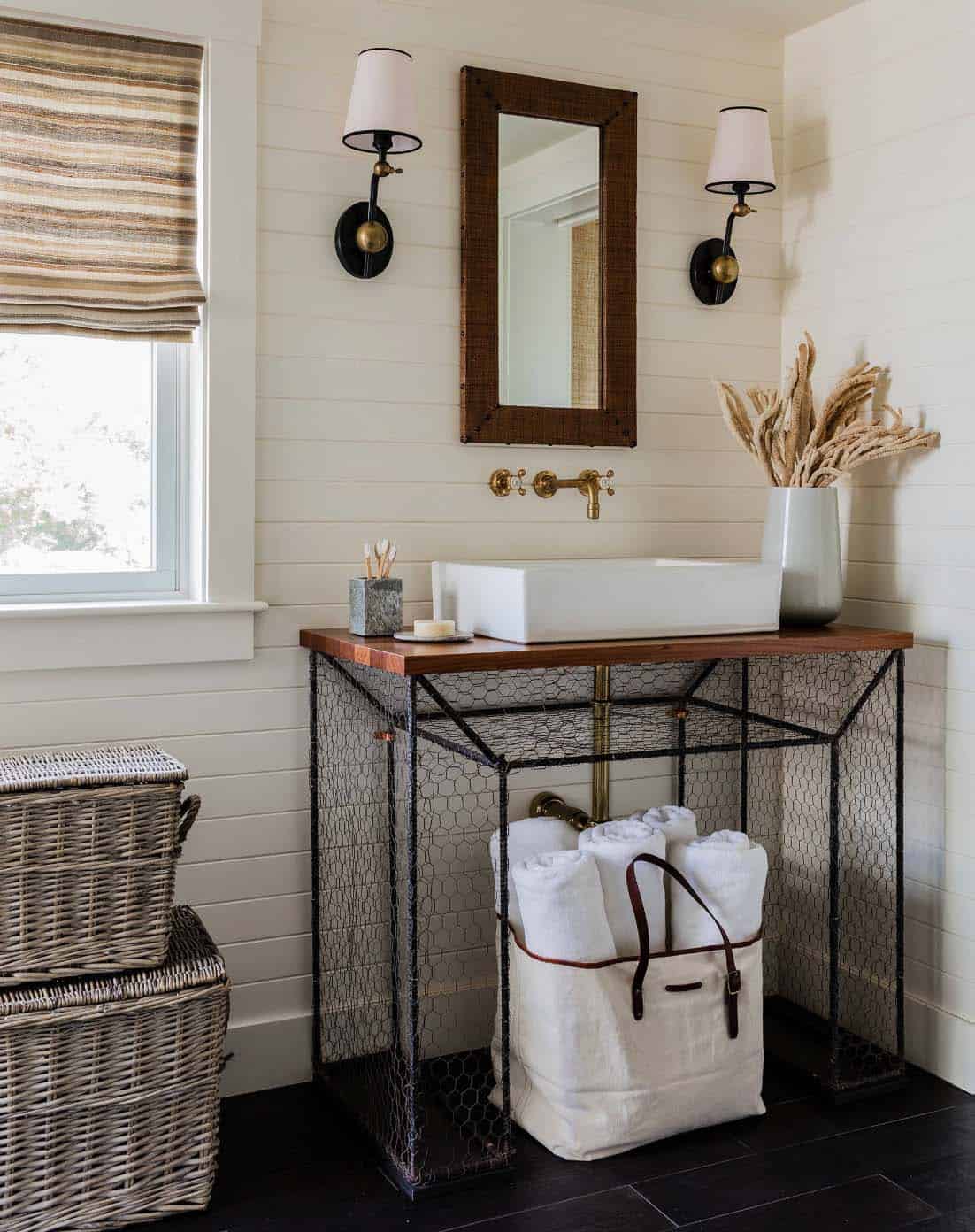 beach-style-bathroom