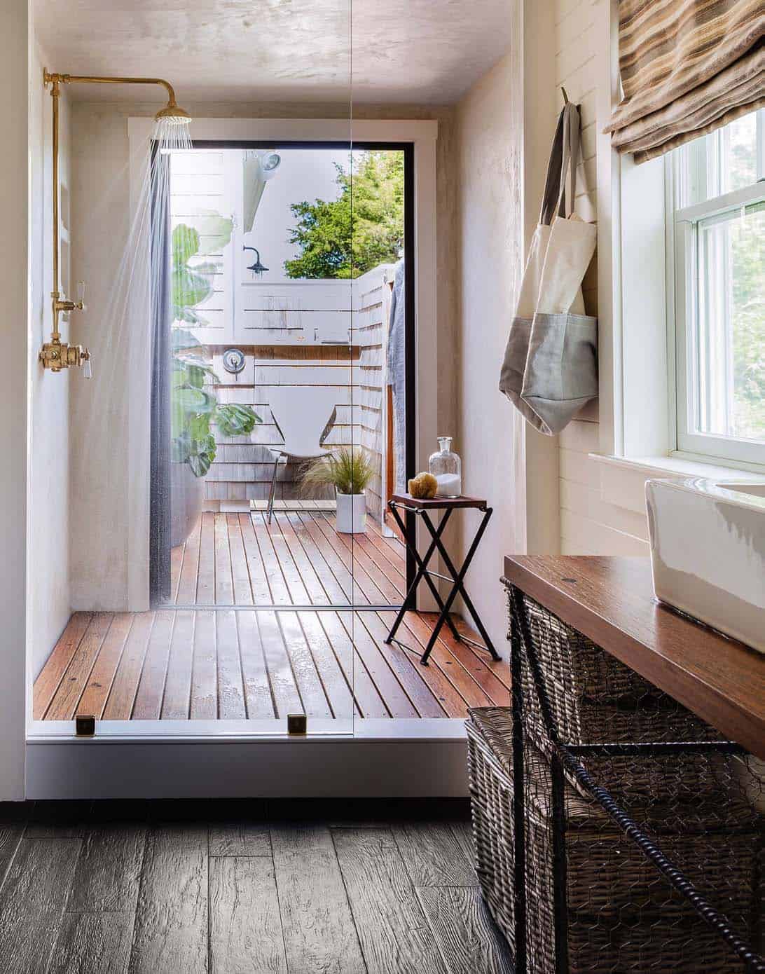 beach-style-bathroom