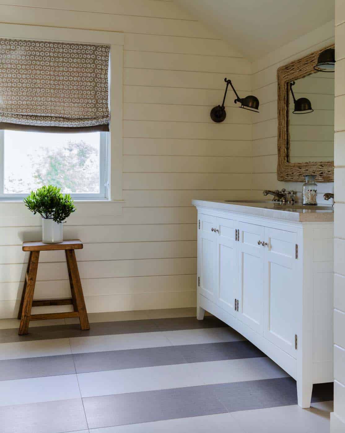 beach-style-bathroom