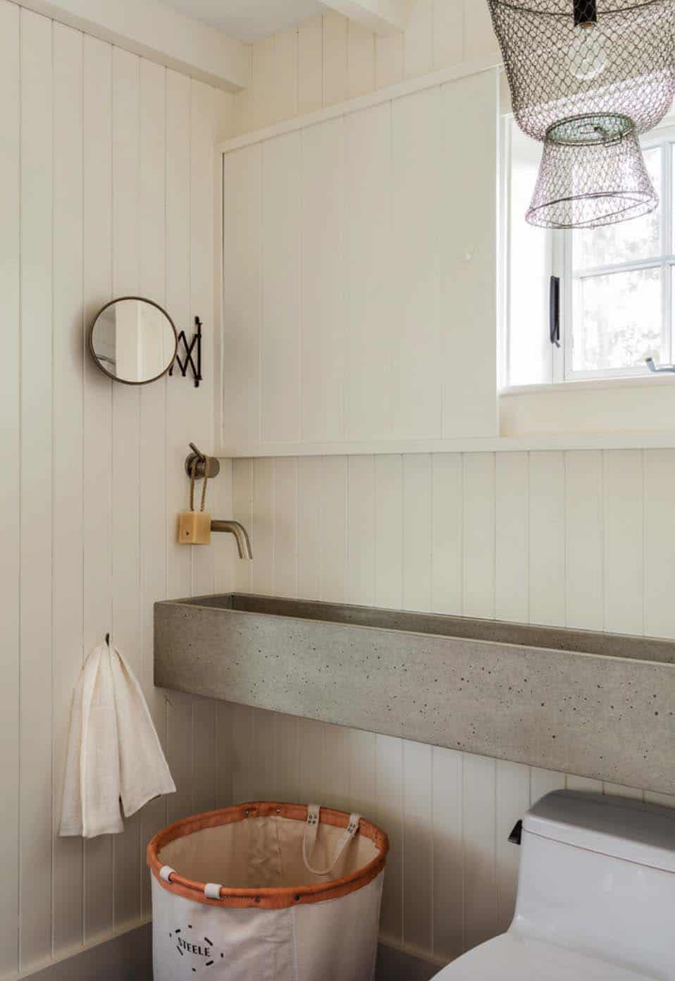 beach-style-bathroom