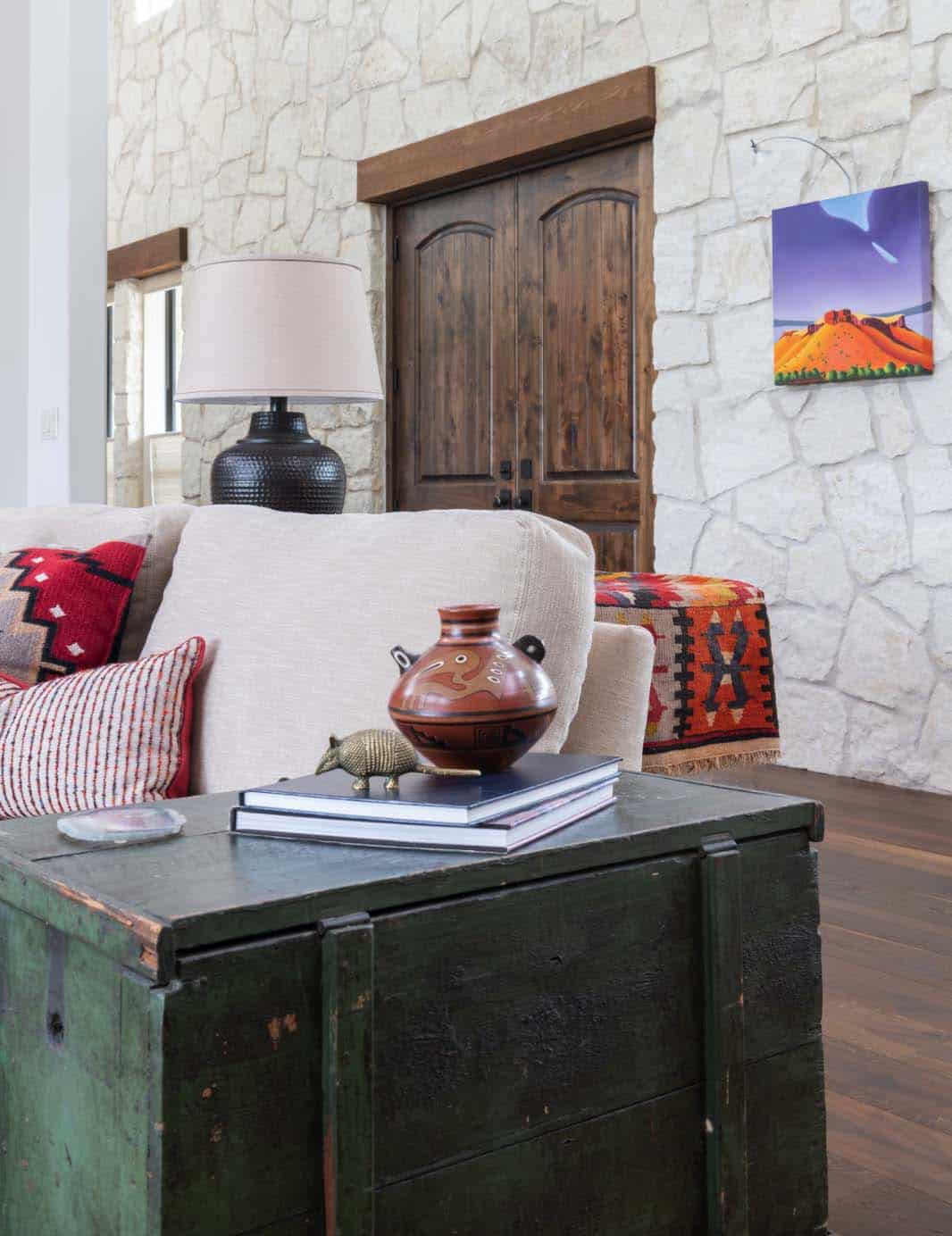 southwestern-style-living-room