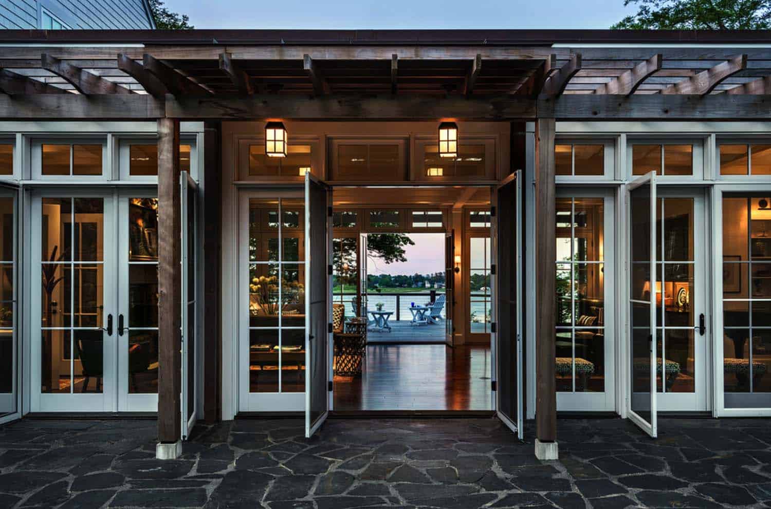 beach-cottage-beach-style-entry