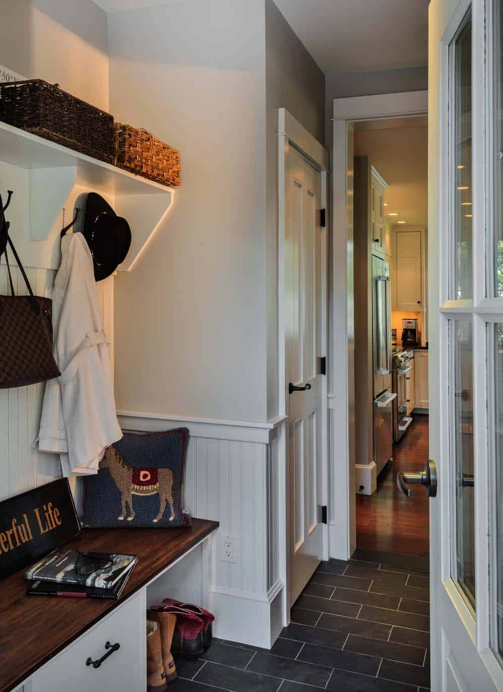beach-cottage-beach-style-entry