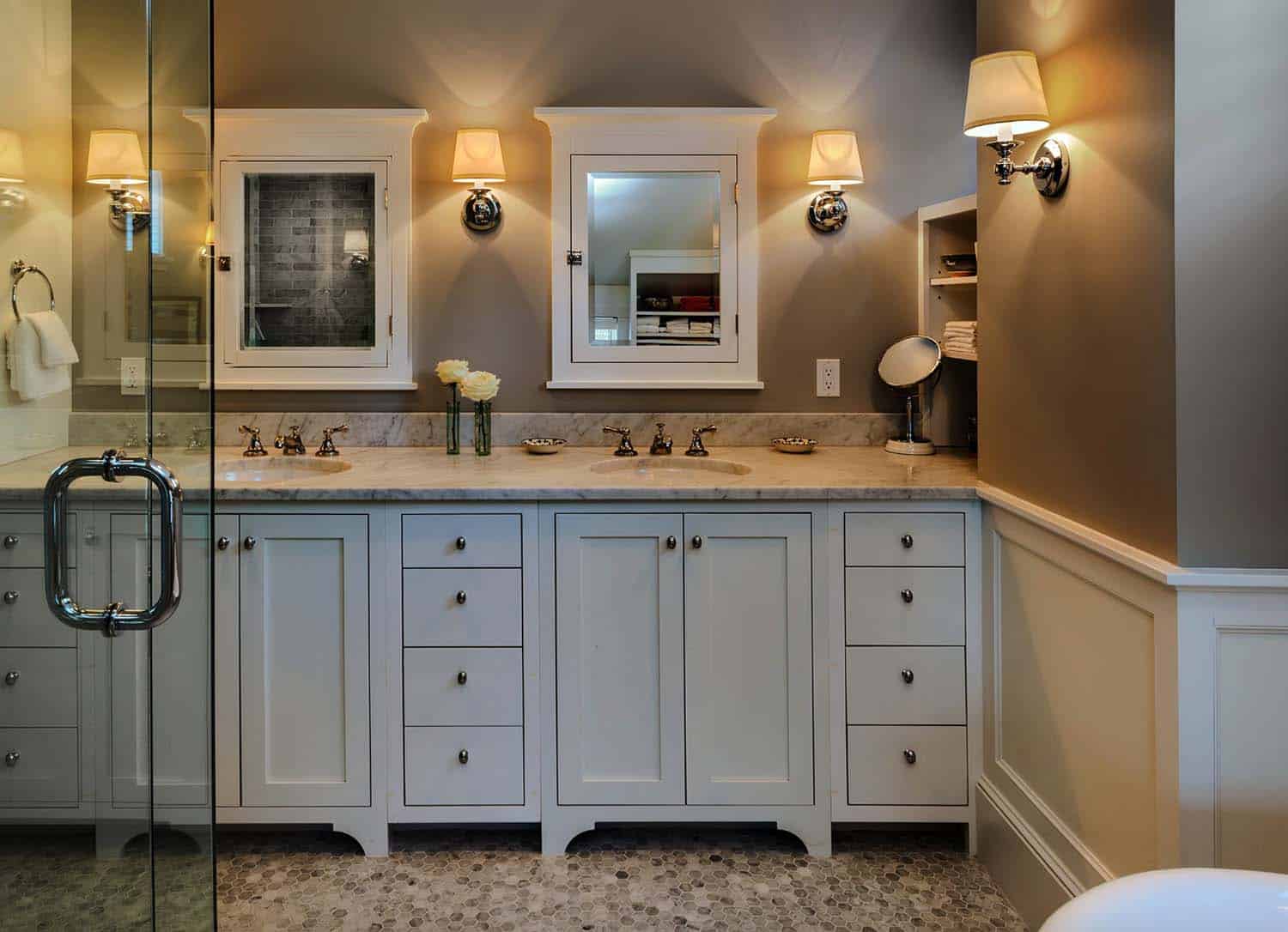 beach-cottage-beach-style-bathroom