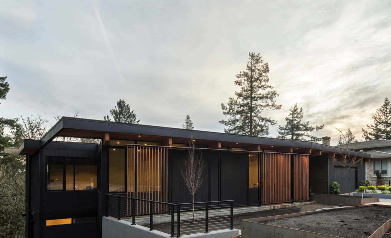 house-midcentury-exterior