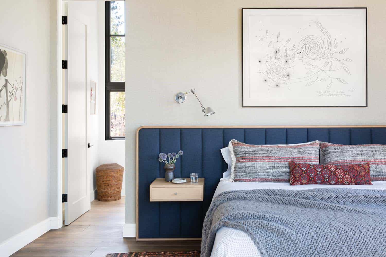 modern-mountain-home-bedroom