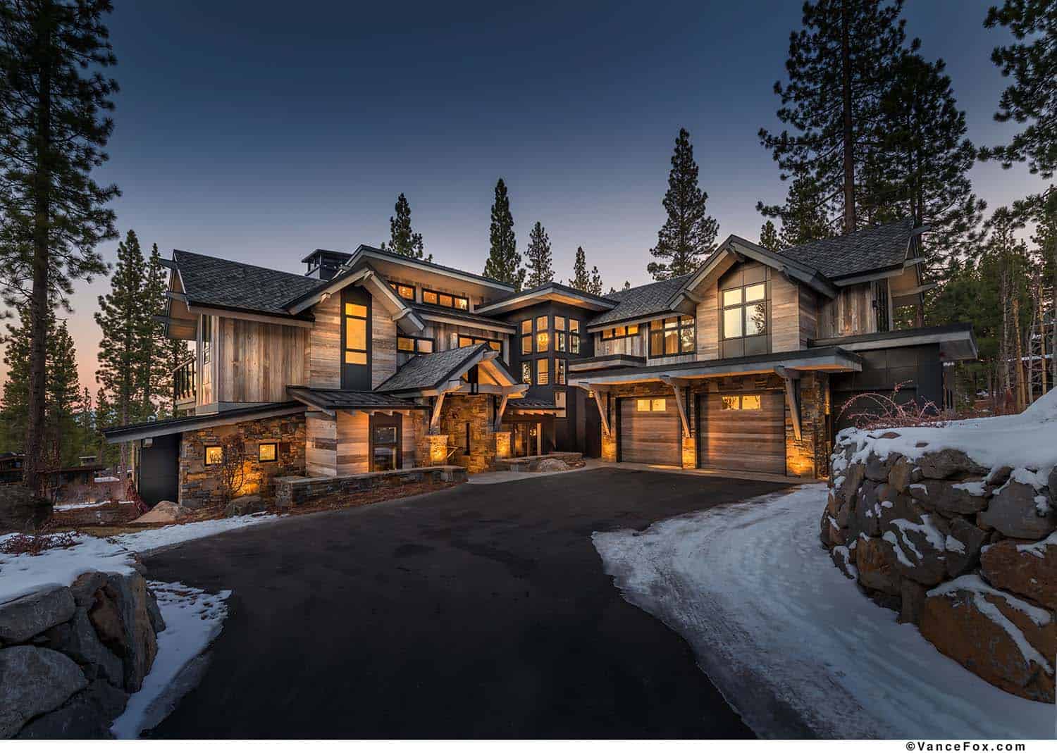 mountain-modern-cabin-exterior