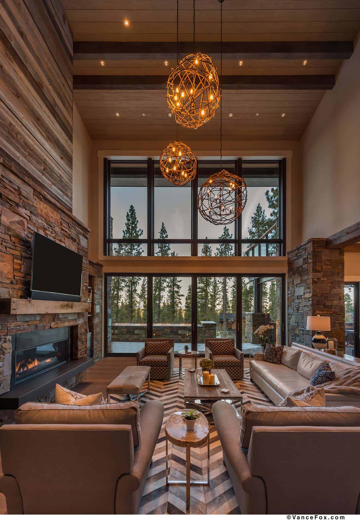 mountain-modern-cabin-living-room