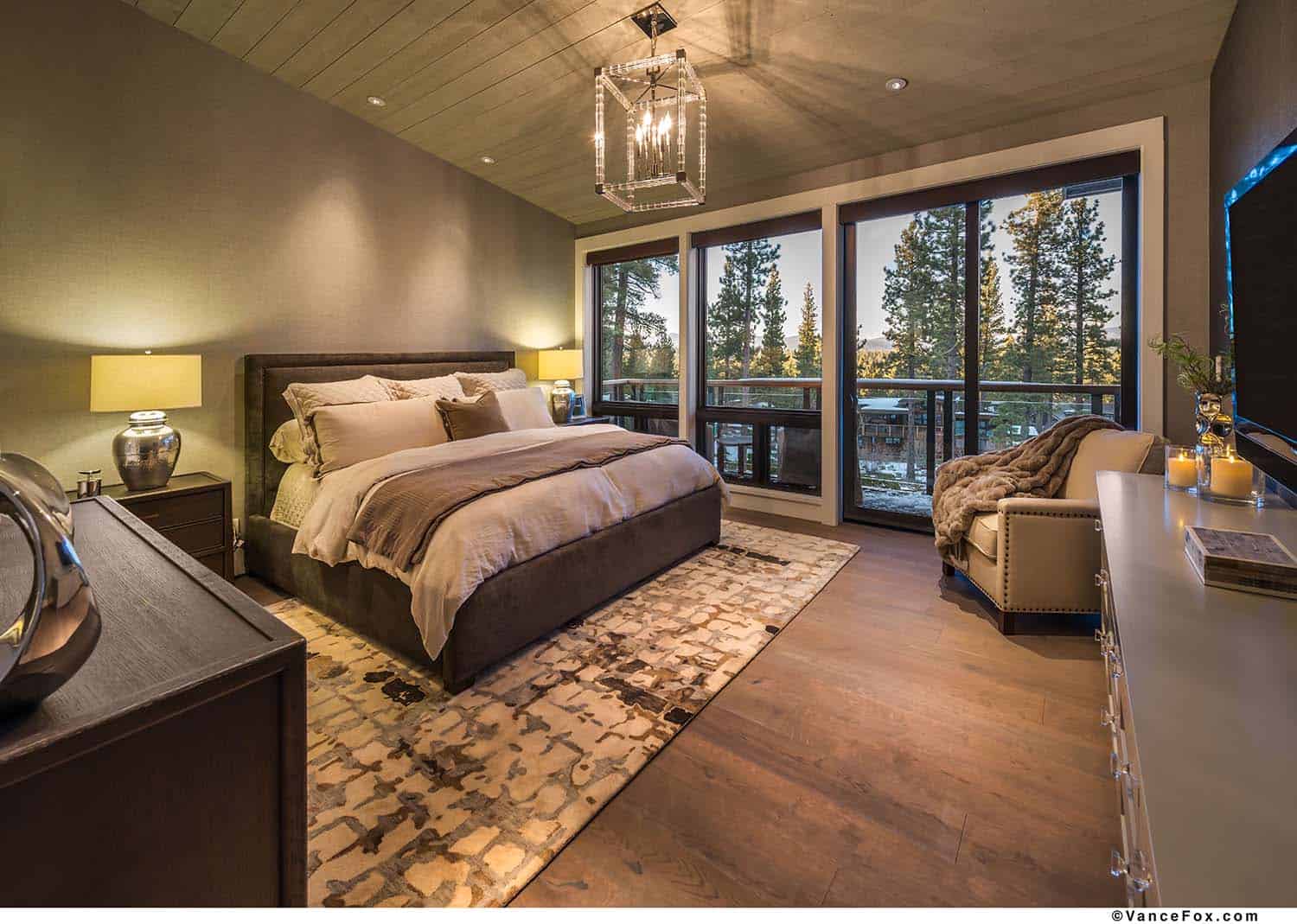 mountain-modern-cabin-bedroom