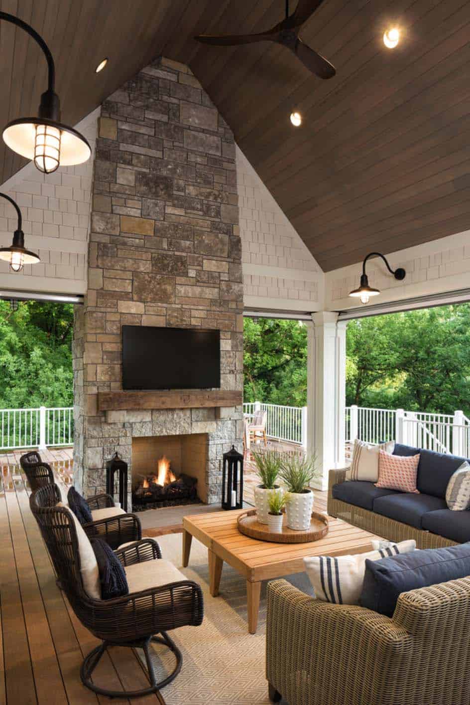 beach-style-exterior-covered-porch
