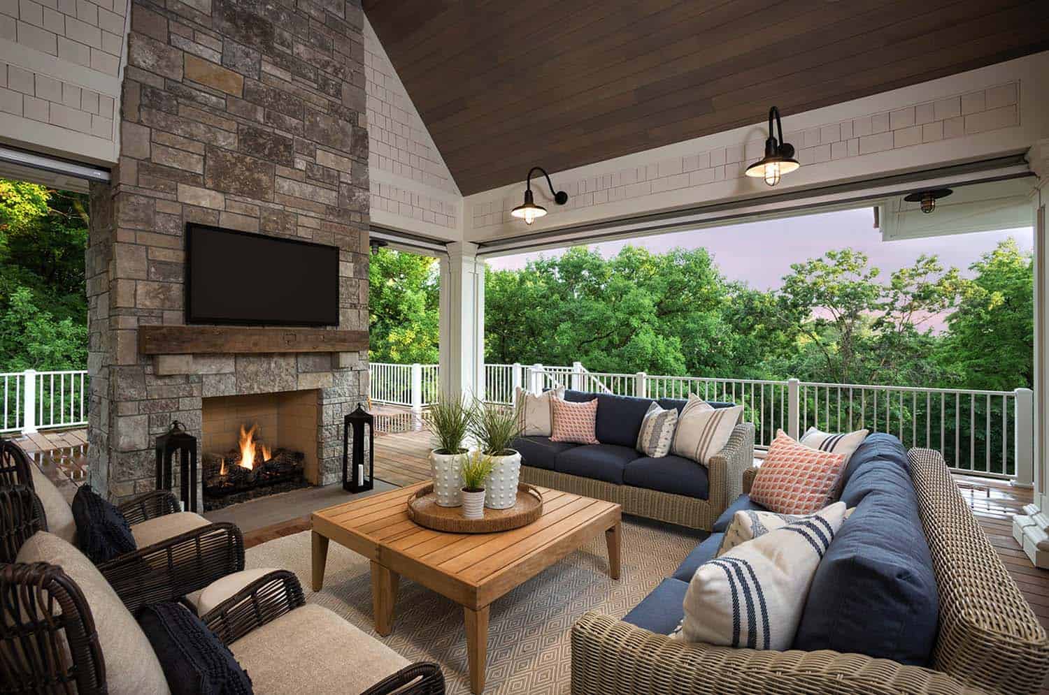beach-style-exterior-covered-porch