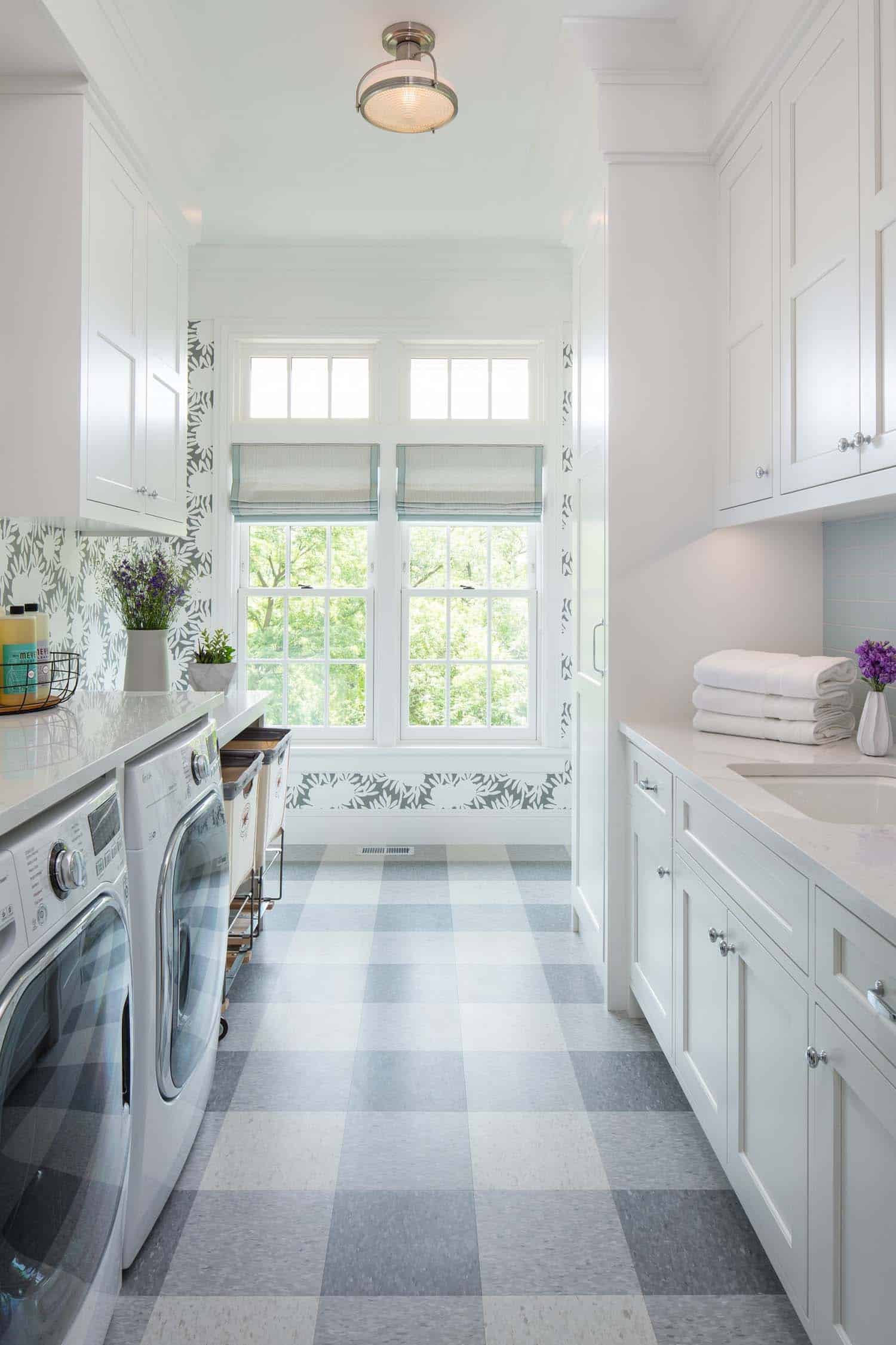 beach-style-laundry-room