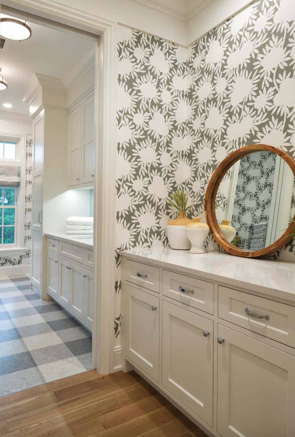 beach-style-laundry-room