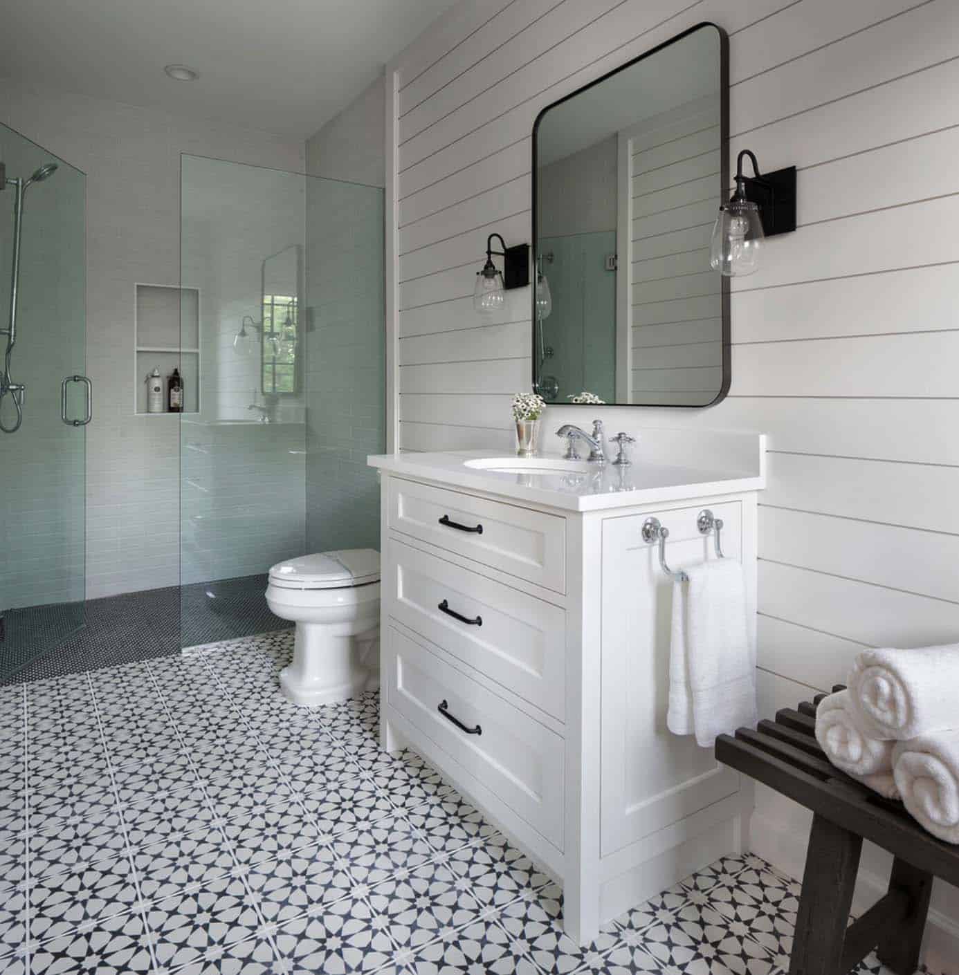 beach-style-bathroom
