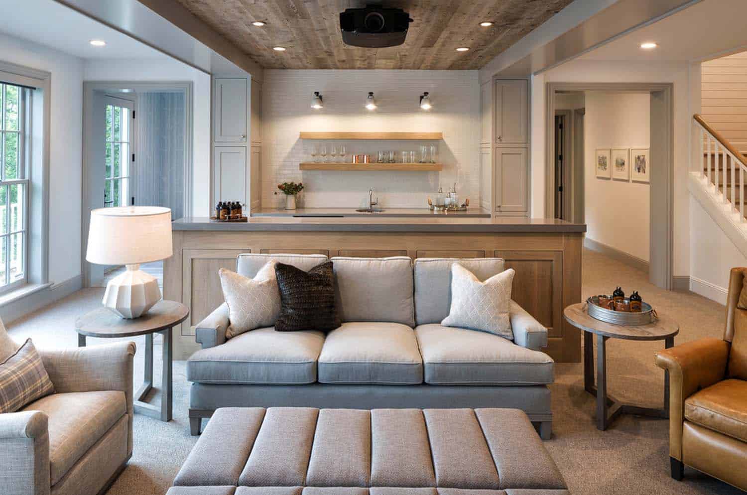 beach-style-home-bar