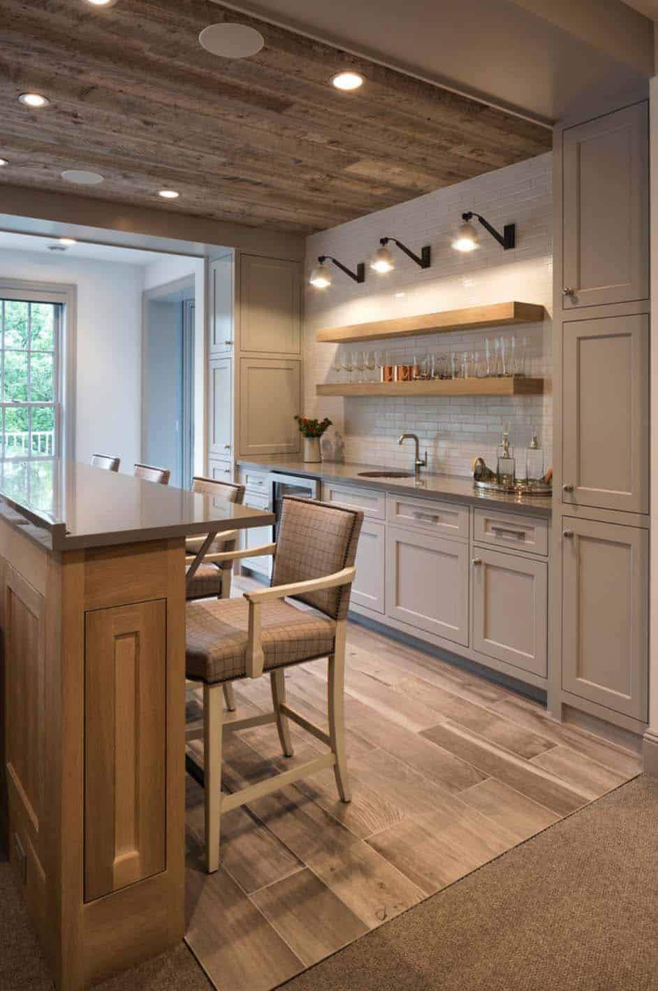 beach-style-home-bar