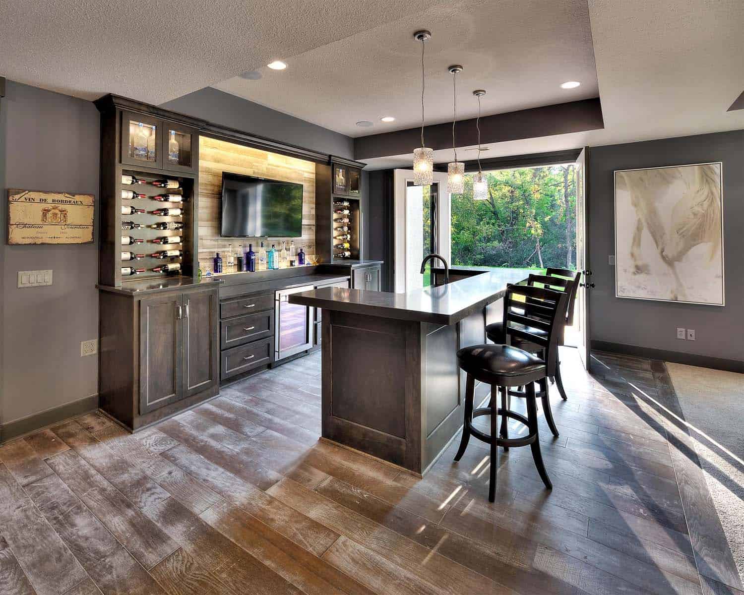 contemporary-home-bar