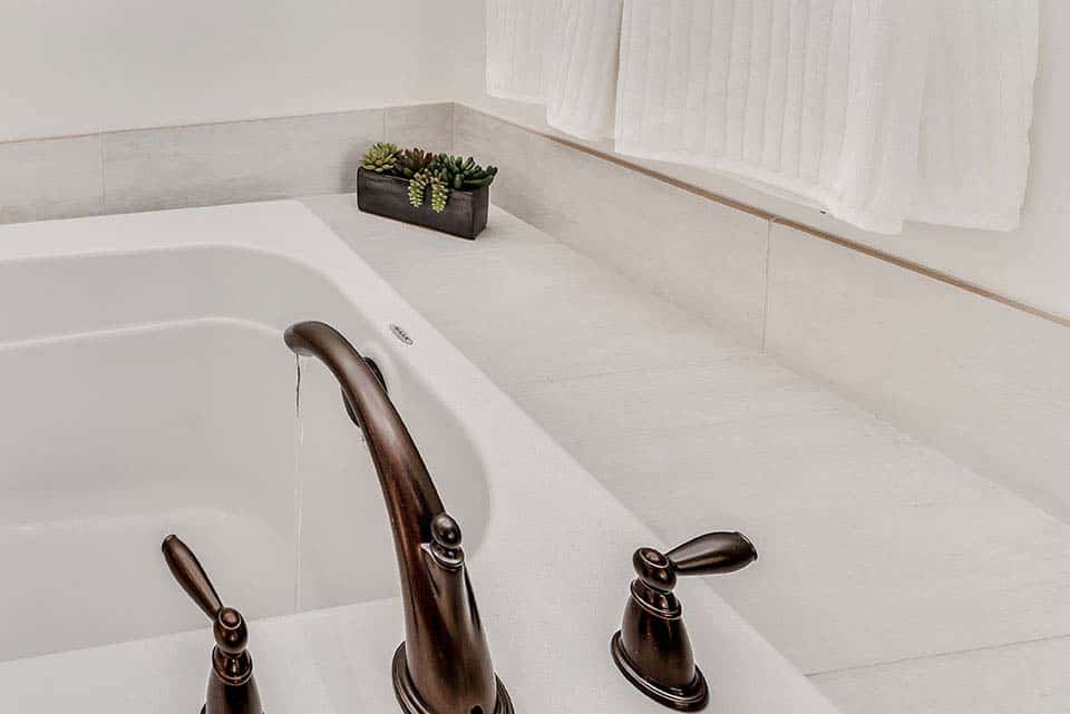 modern-farmhouse-bathroom
