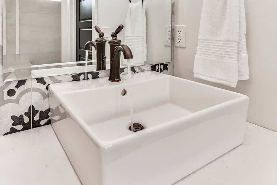 modern-farmhouse-bathroom