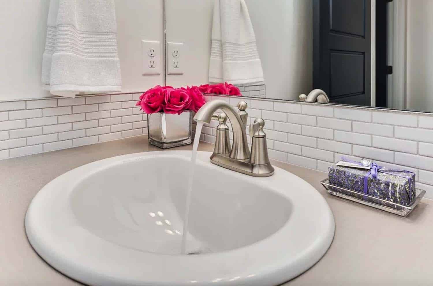 modern-farmhouse-bathroom