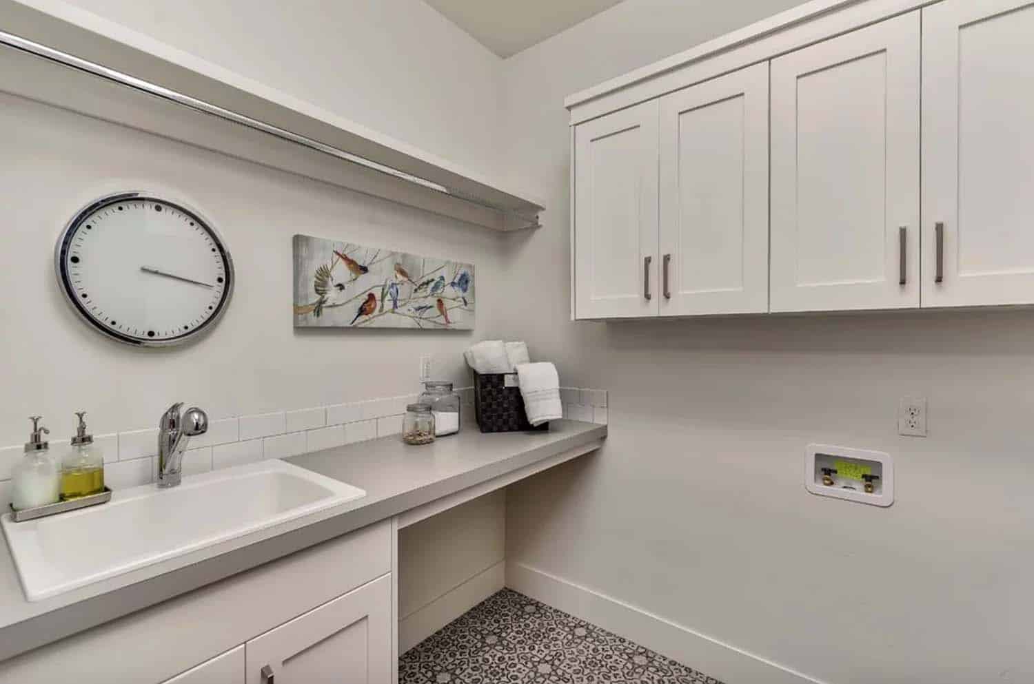 modern-farmhouse-laundry-room