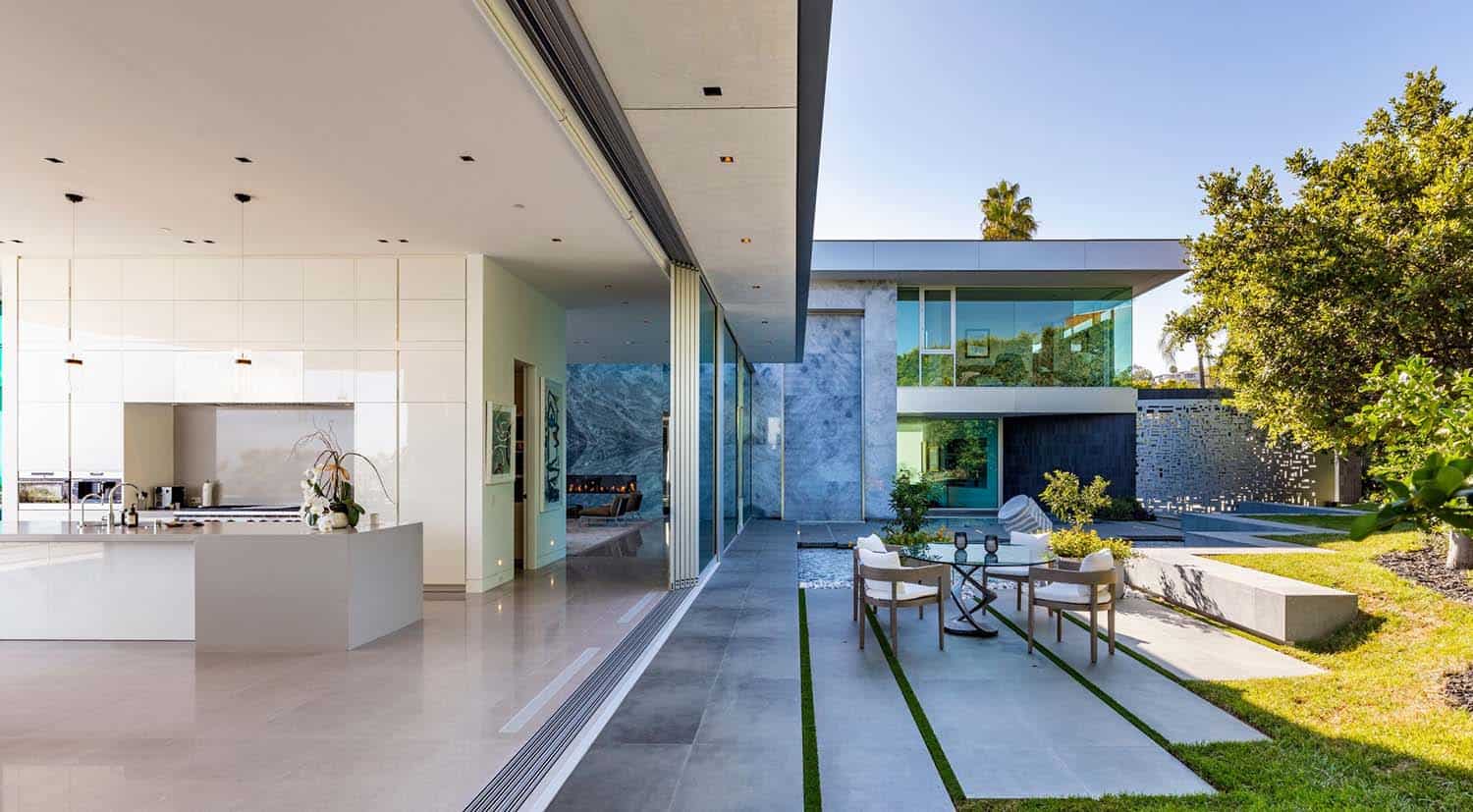 modern-home-patio