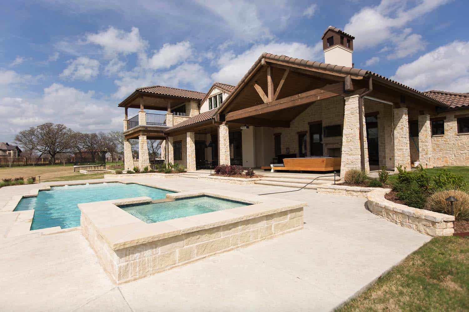 rustic-contemporary-home-pool